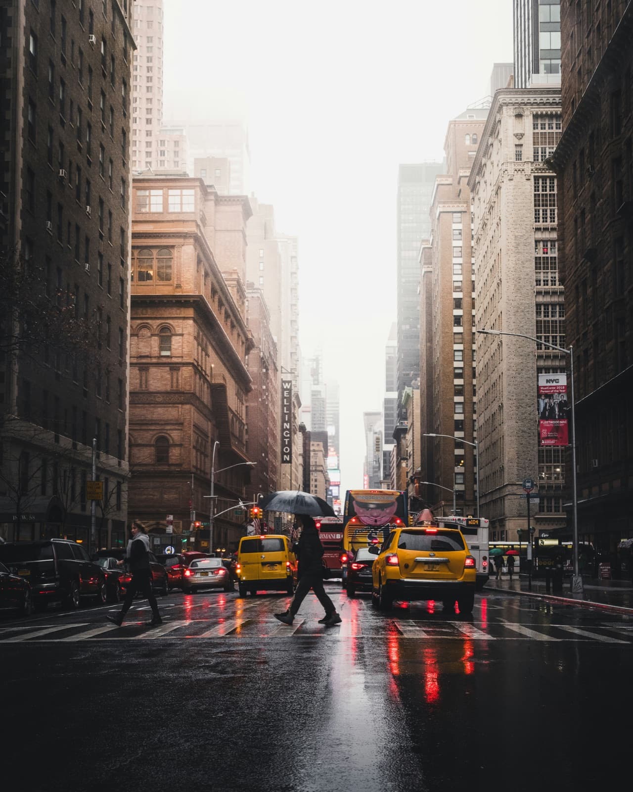 Quinta Avenida en un día lluvioso en Nueva York